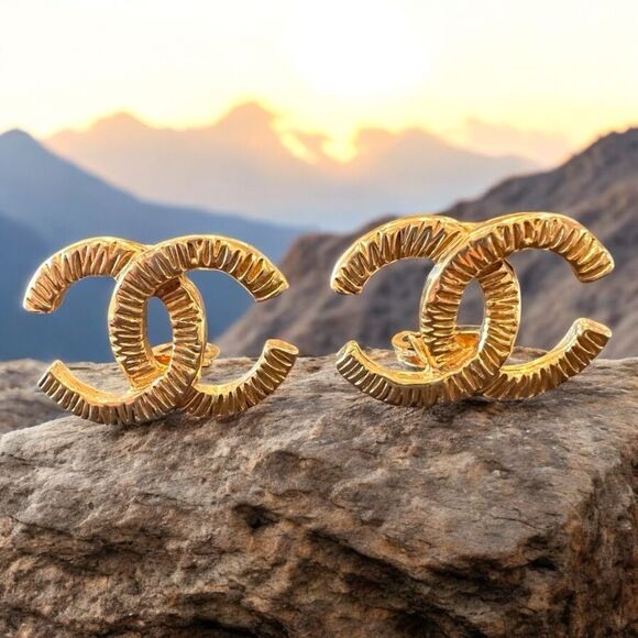 Chanel Vintage Gold Plated CC Earrings - Picture 1 of 4